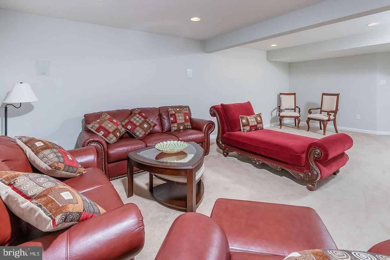 395 Concetta Dr - Photo 4 of 19