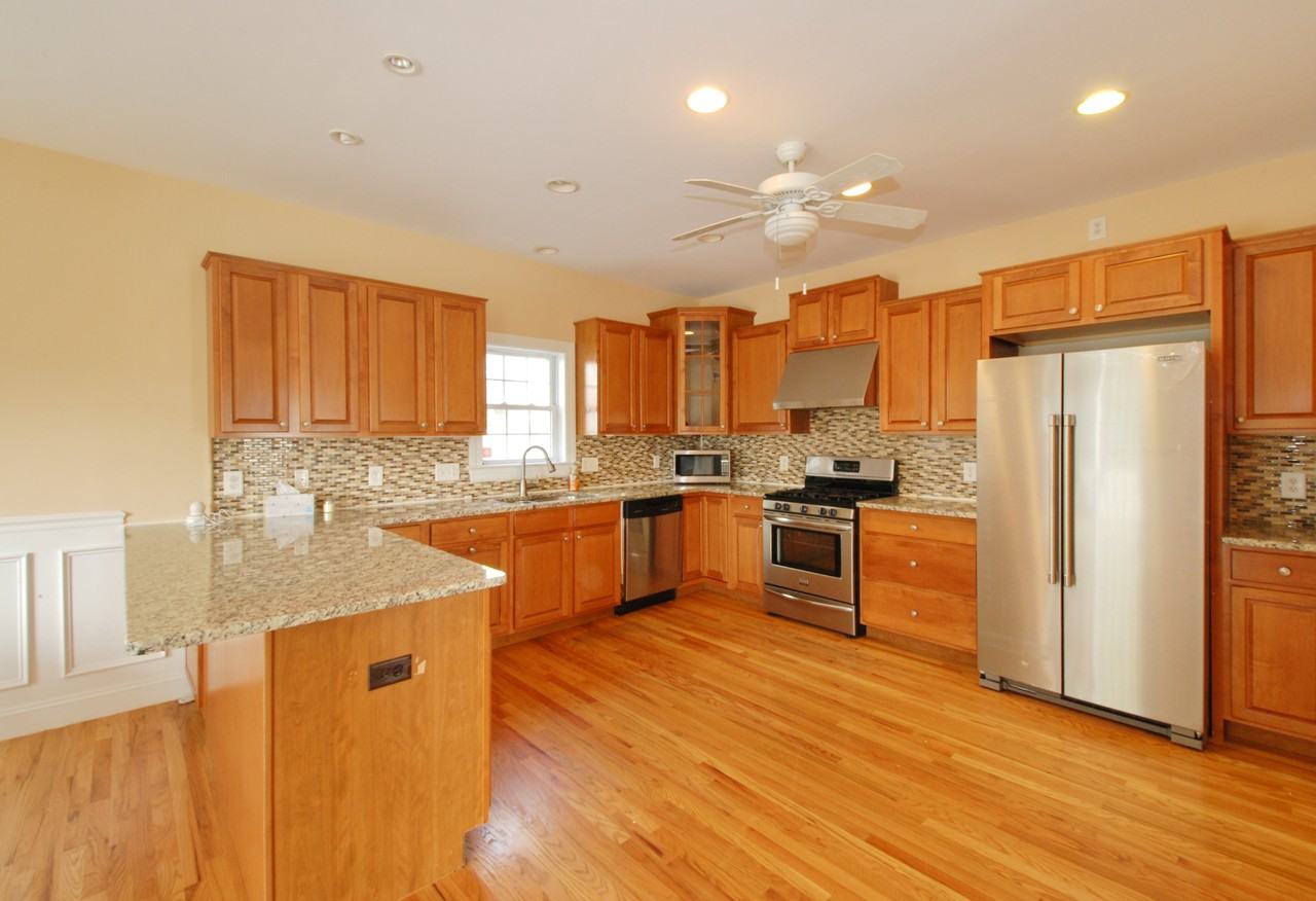 638 Hope St #NA - Photo 6 of 7