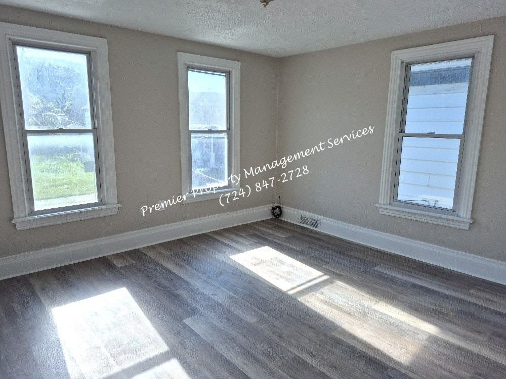 1521 4th Avenue - Photo 4 of 17