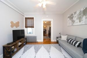 featured image of 433 W Walnut St