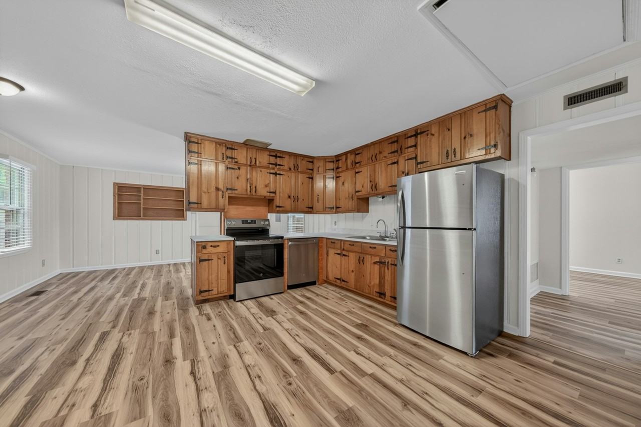 506 Hickory Street Southeast, Unit B - Photo 2 of 23