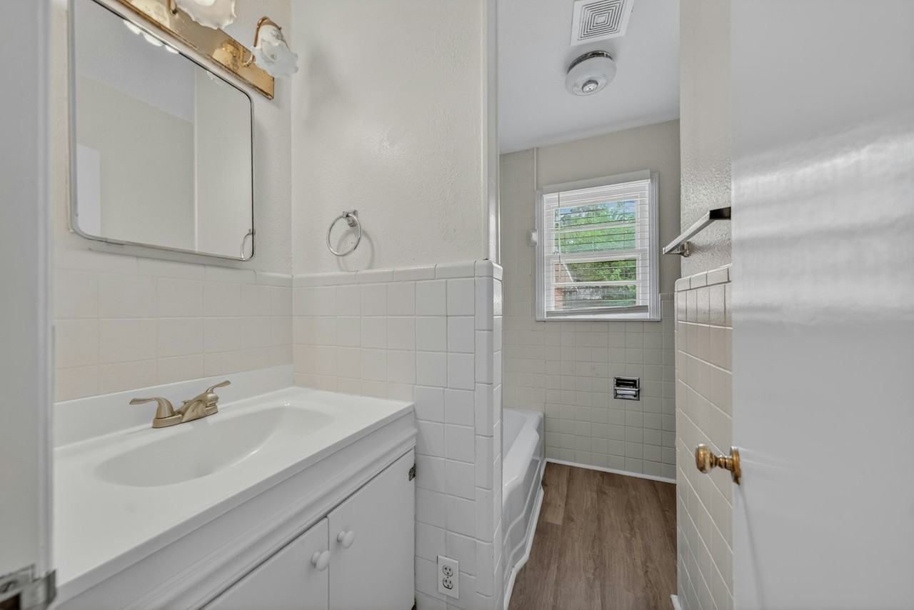 506 Hickory Street Southeast, Unit B - Photo 7 of 23