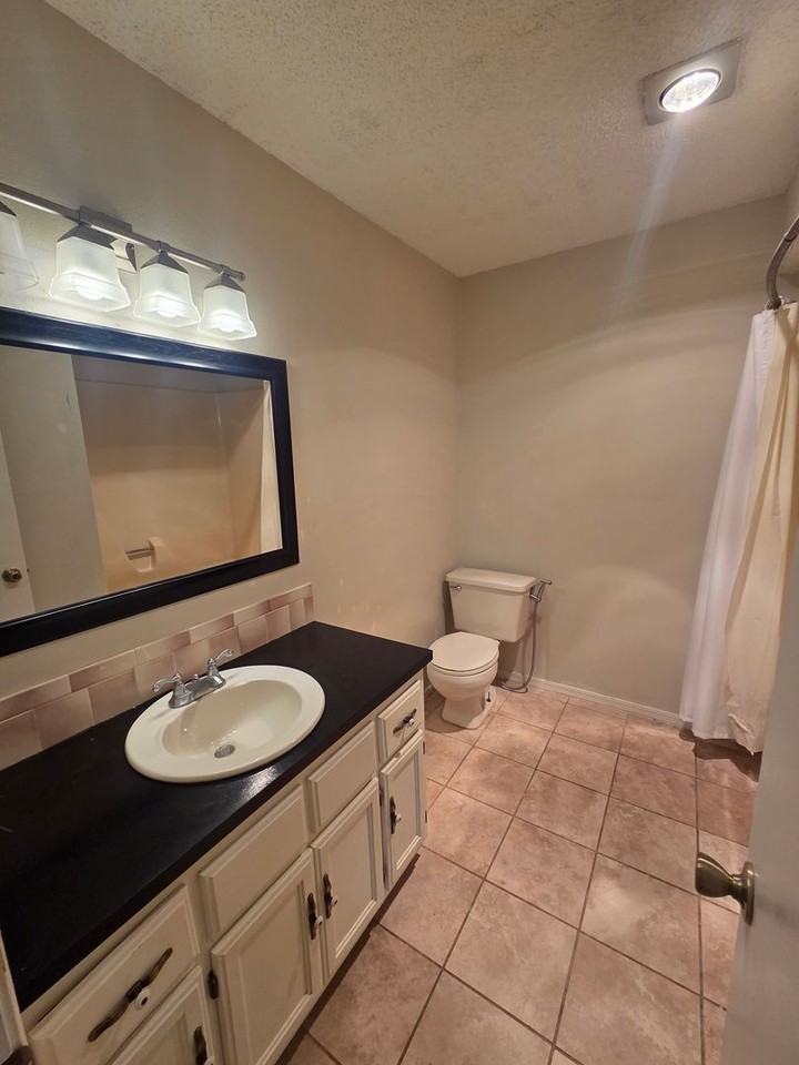 2607 Purdue Cir - Photo 6 of 20