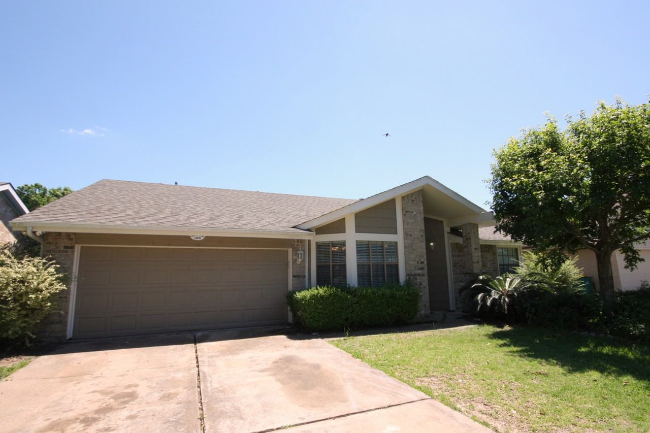 22511 Braken Manor Ln - Photo 3 of 14