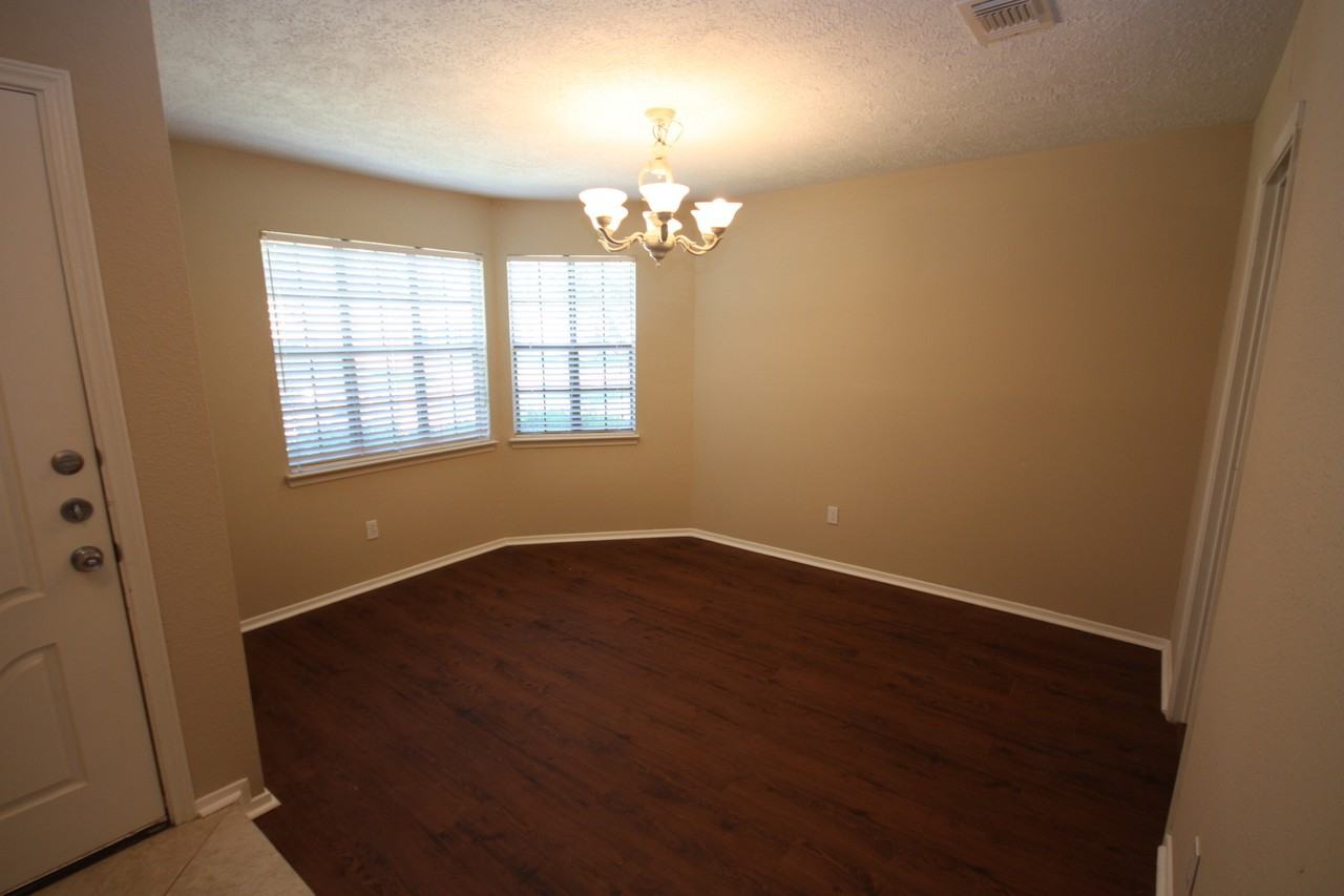 22511 Braken Manor Ln - Photo 4 of 14