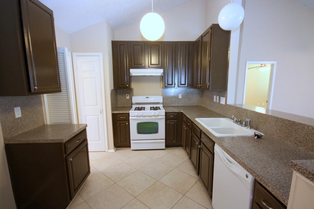 22511 Braken Manor Ln - Photo 5 of 14