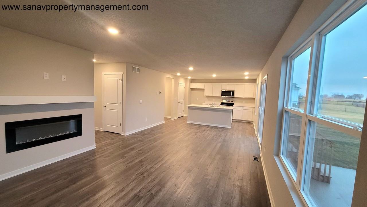 1024 Cove St Se - Photo 2 of 21