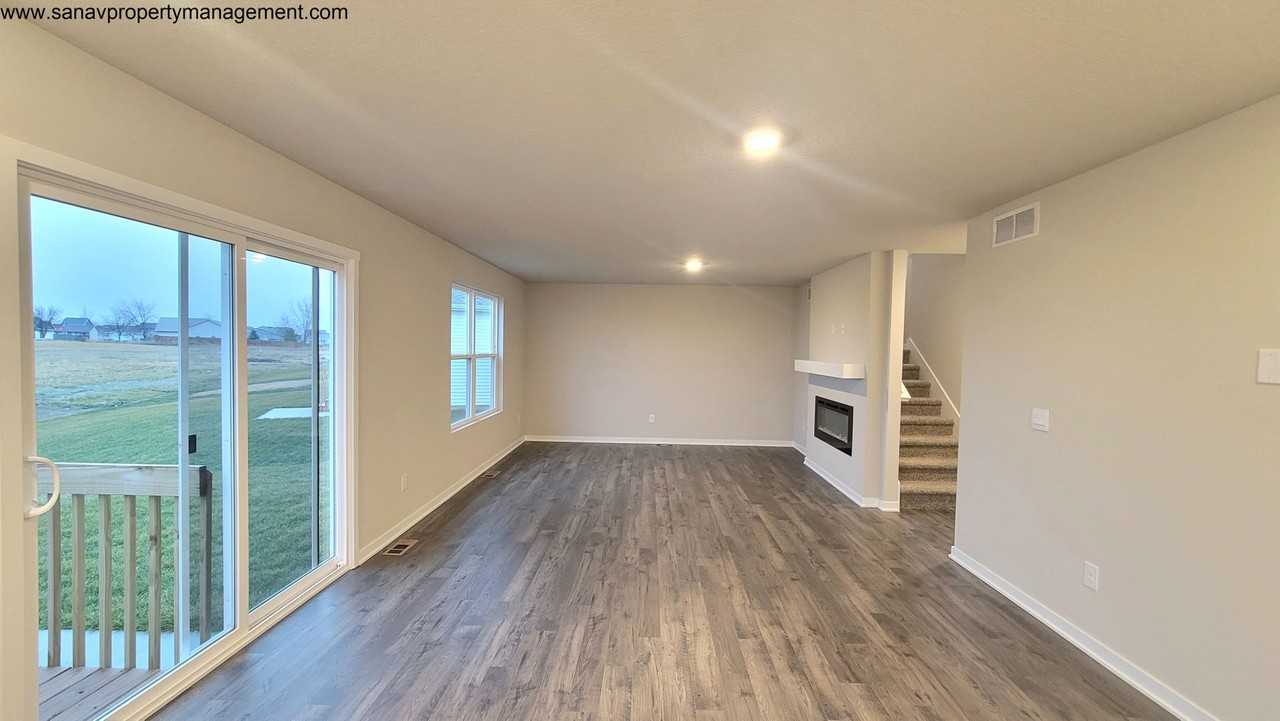 1024 Cove St Se - Photo 5 of 21