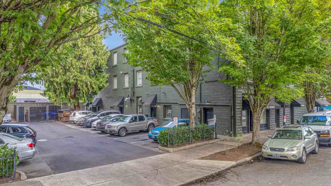 #277 KENTON HOTEL APARTMENTS - Photo 3 of 34