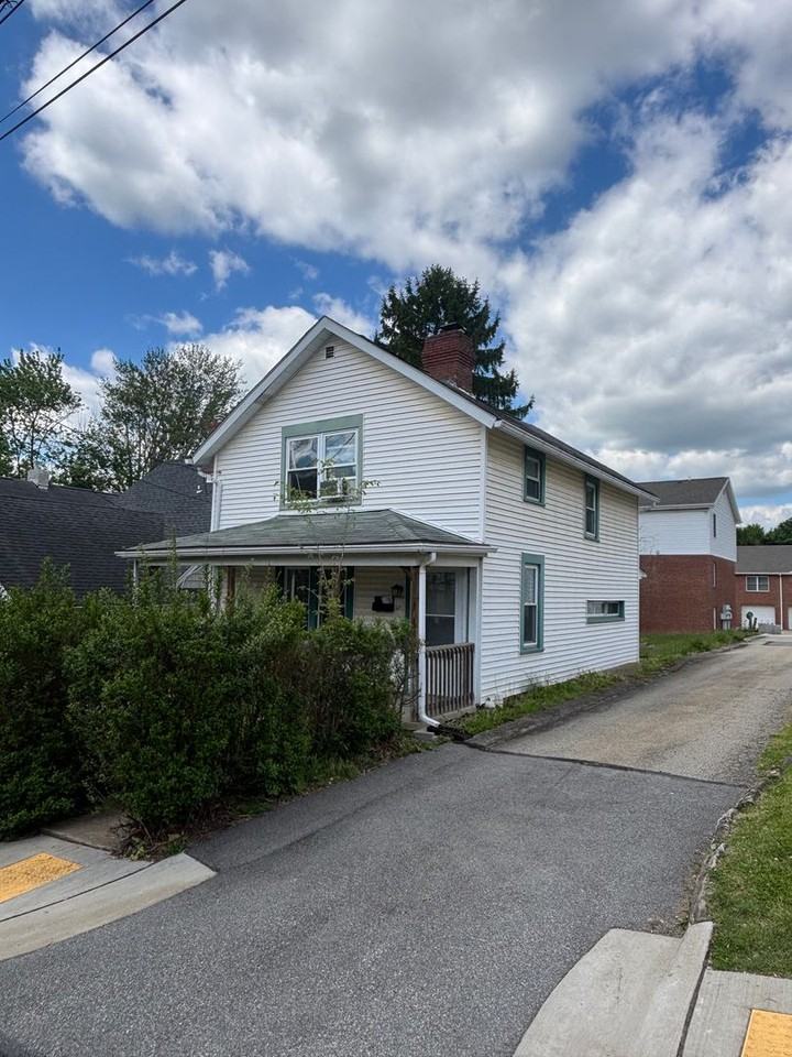 37 Rural Ave - Photo 2 of 14