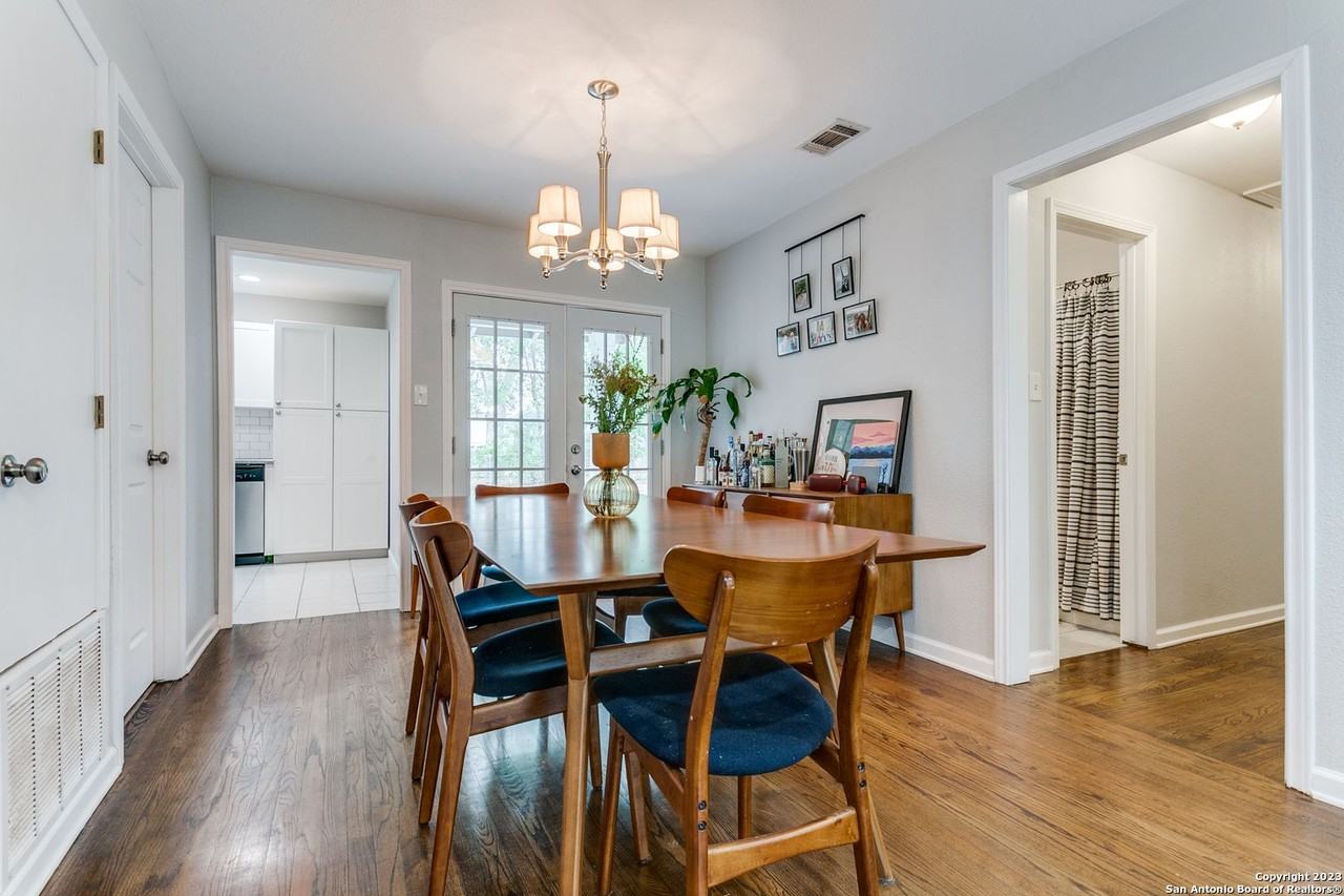 323 Byrnes Dr - Photo 4 of 12