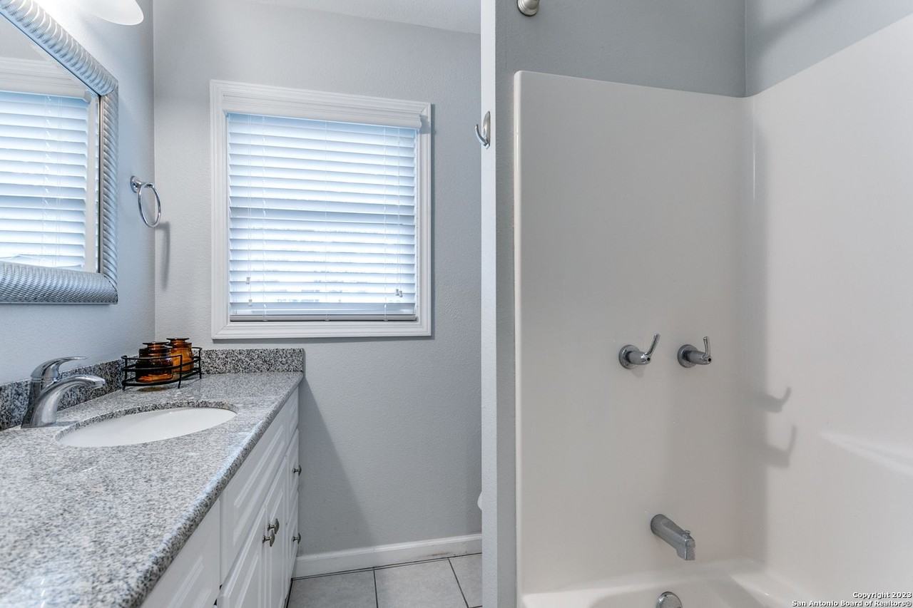 323 Byrnes Dr - Photo 7 of 12