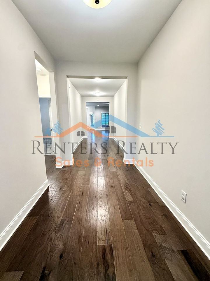 104 Colony Cove Dr - Photo 3 of 50