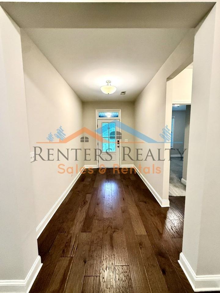 104 Colony Cove Dr - Photo 4 of 50