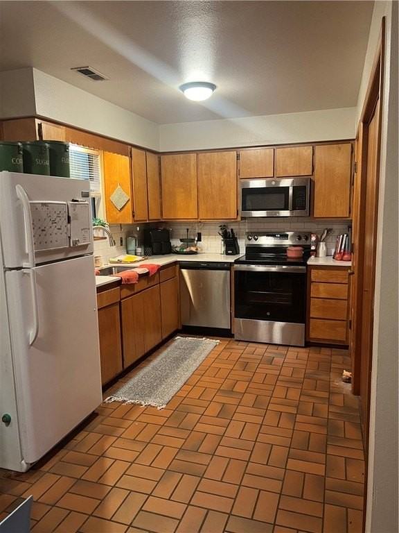 645 W Adams St - Photo 2 of 10