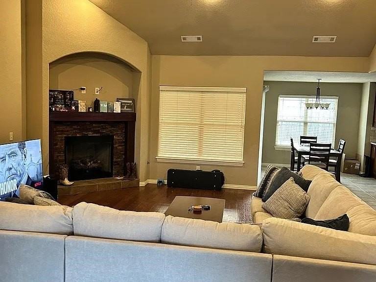 1900 Sw Cypress St - Photo 2 of 17