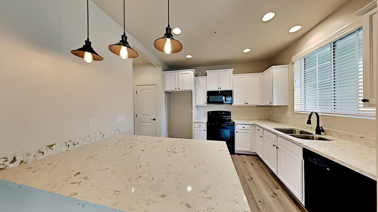 4703 E Waterman St #102 - Photo 6 of 19