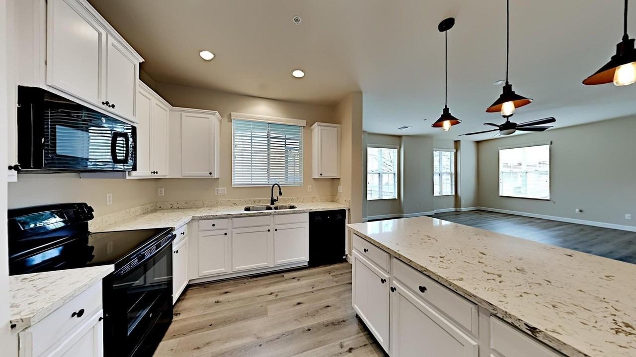 4703 E Waterman St #102 - Photo 7 of 19