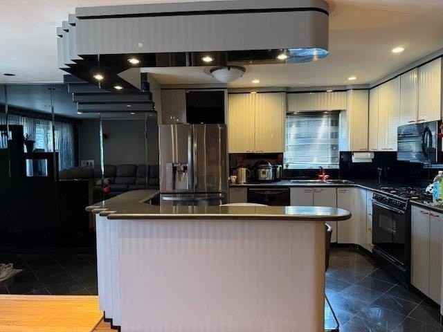 187 Bay 31st St #1 - Photo 2 of 9