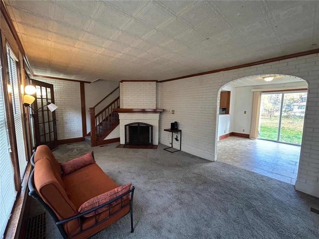 125 Windsor Rd - Photo 5 of 31