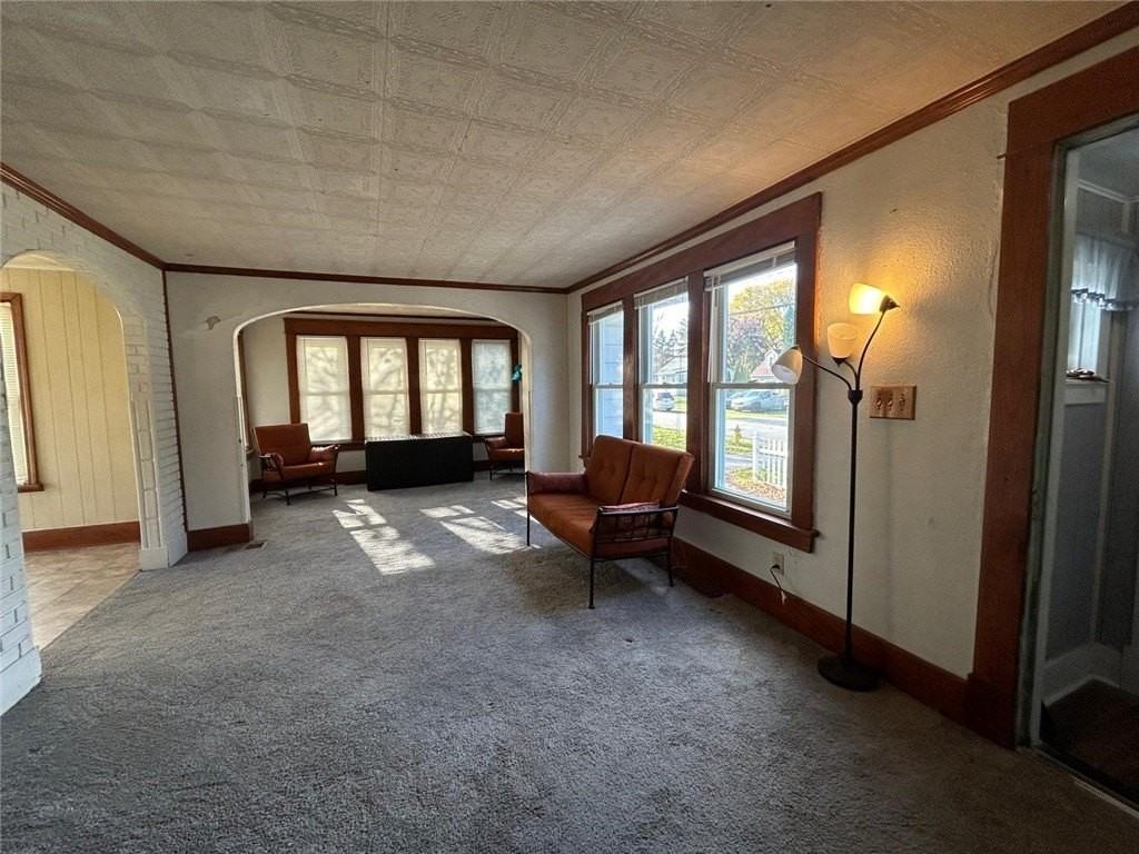 125 Windsor Rd - Photo 7 of 31