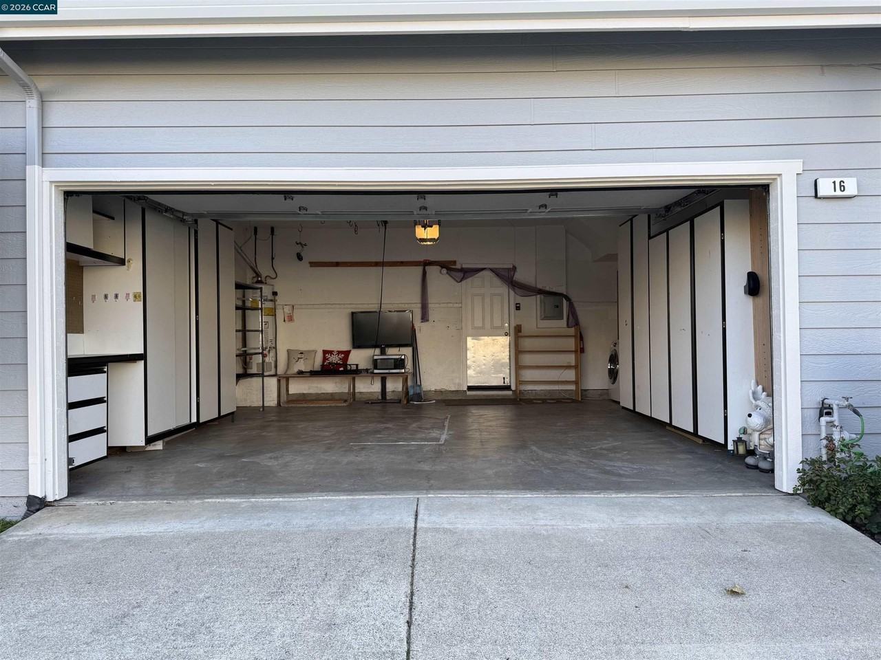 16 Elmwood Dr - Photo 5 of 19