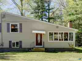 featured image of 3 Russell Dr