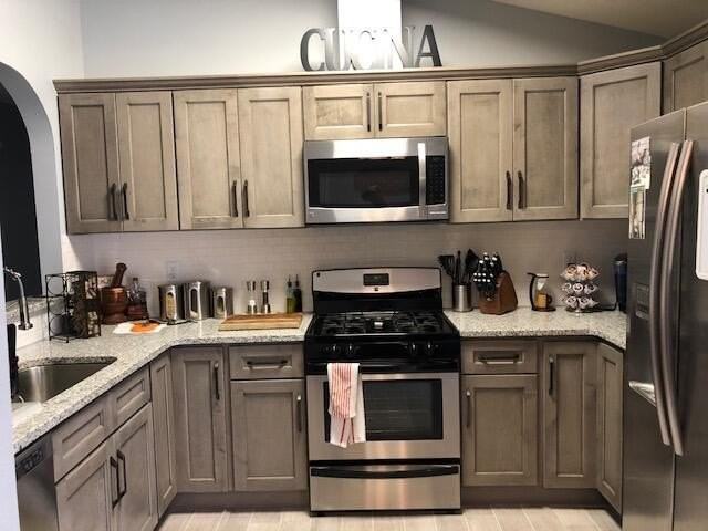 903 Lawton Ct - Photo 5 of 29