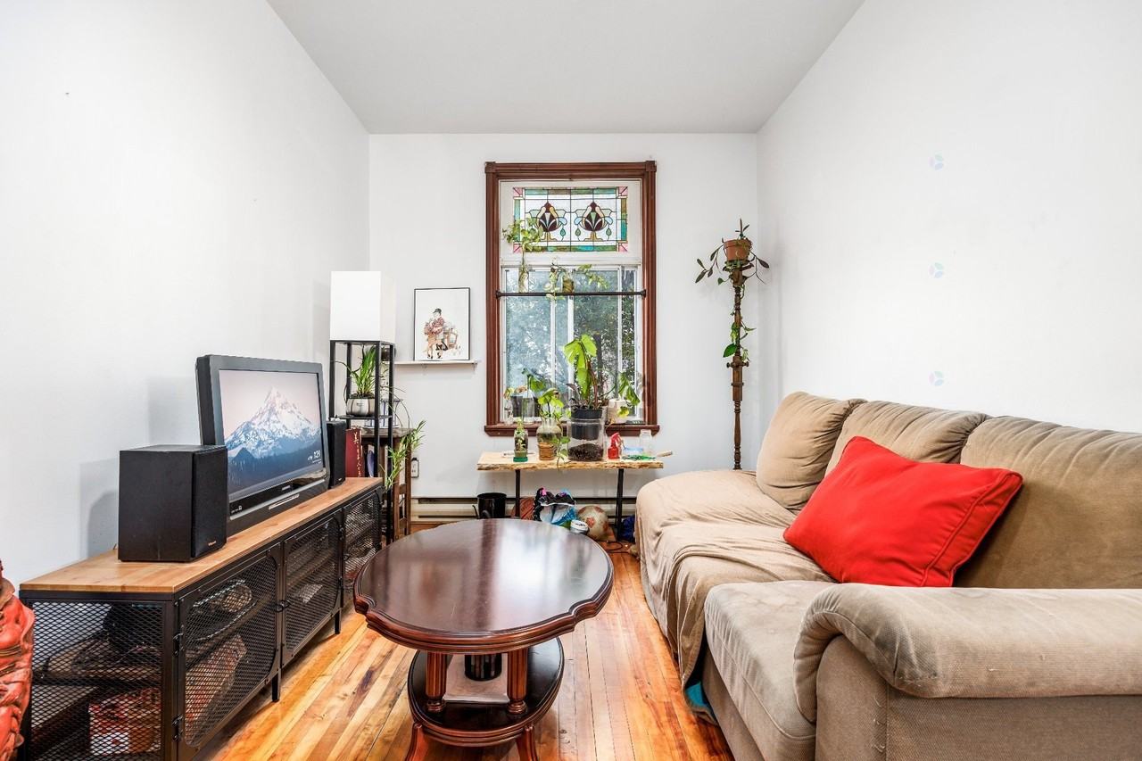 2041B Boul Saint-Joseph E - Photo 2 of 13