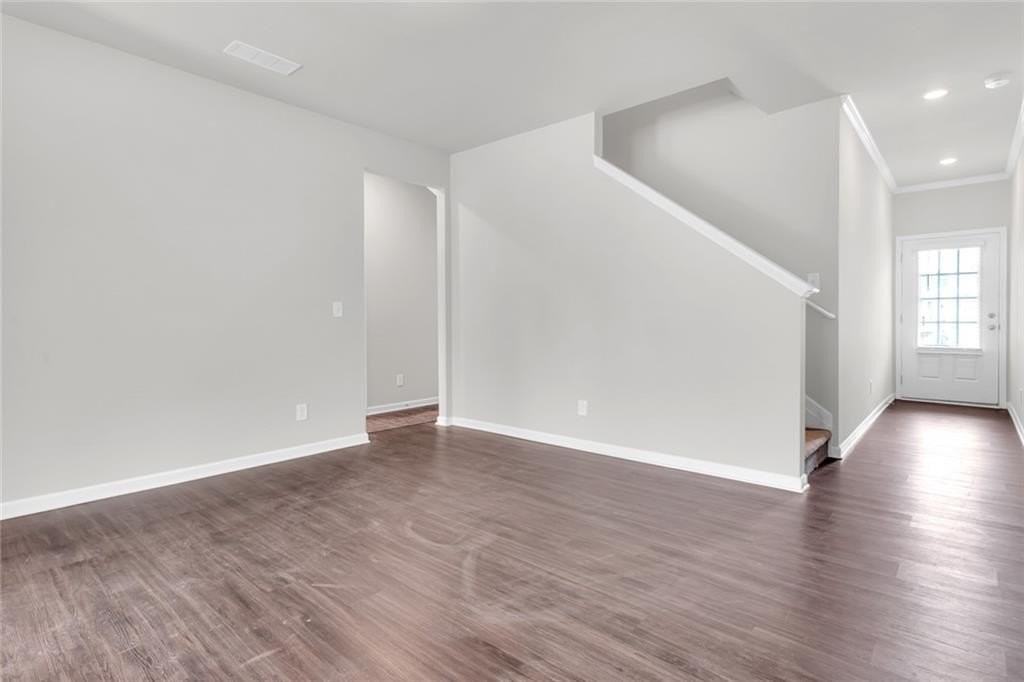 208 Turner Ln - Photo 4 of 27