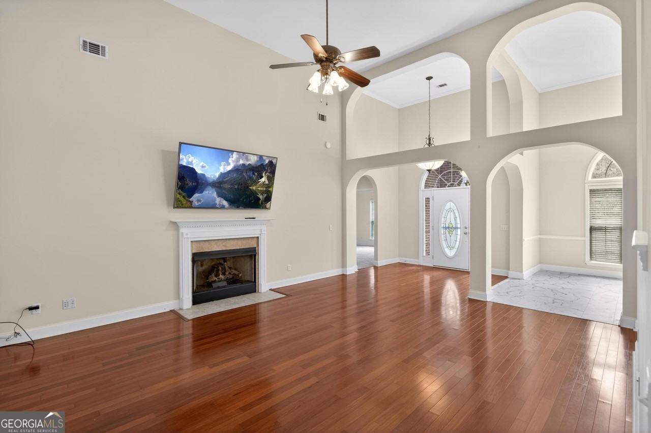 409 Myrtle Crossing Ln - Photo 7 of 41