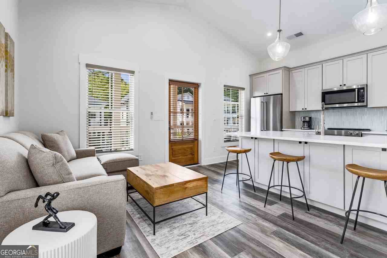 3020 State St - Photo 5 of 38
