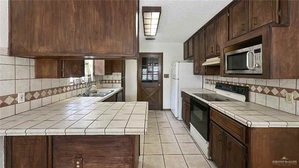 3021 Hummingbird Ave - Photo 2 of 14