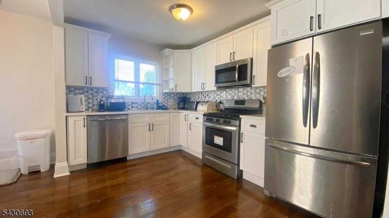 137 Centre St - Photo 6 of 18
