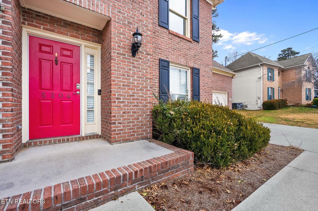 5204 Custis Ln - Photo 4 of 50