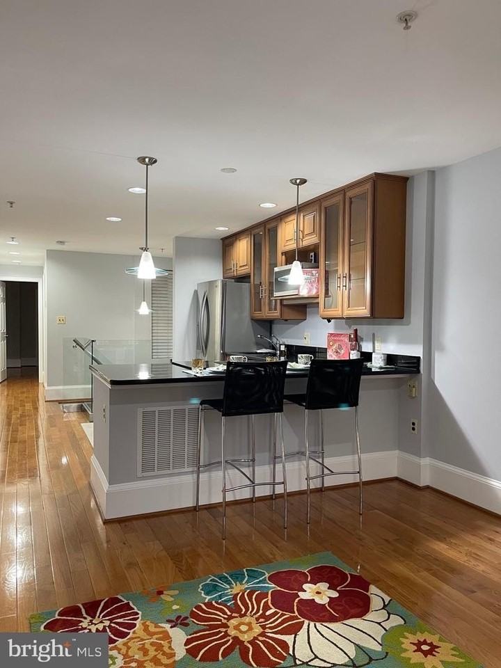 449 New Jersey Ave Se - Photo 5 of 50