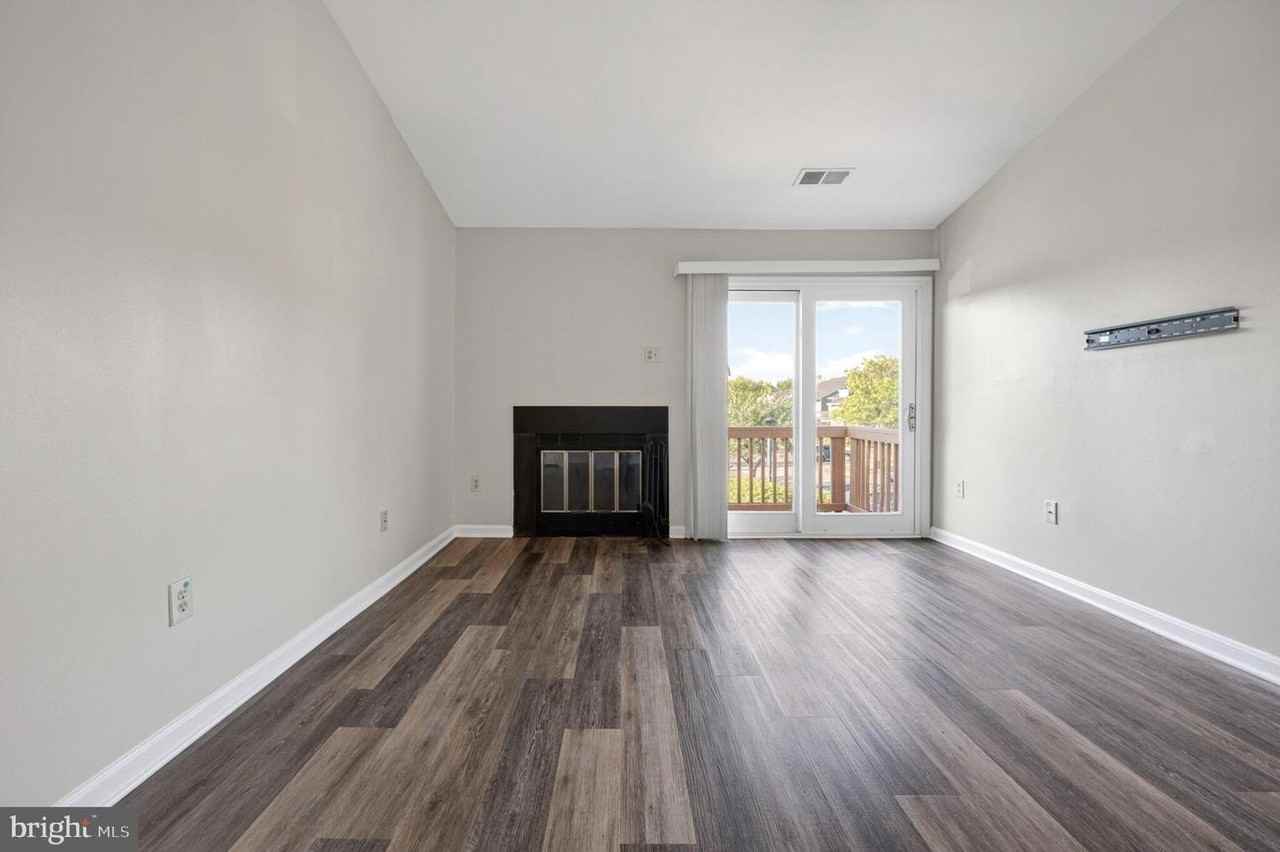 8610 Beekman Pl - Photo 3 of 34
