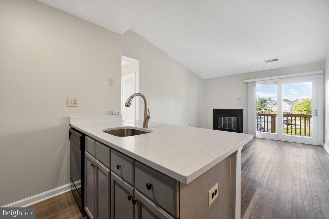 8610 Beekman Pl - Photo 6 of 34
