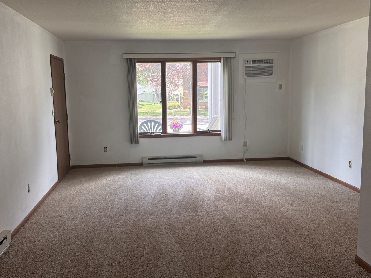 460 S Main St #2 - Photo 2 of 6