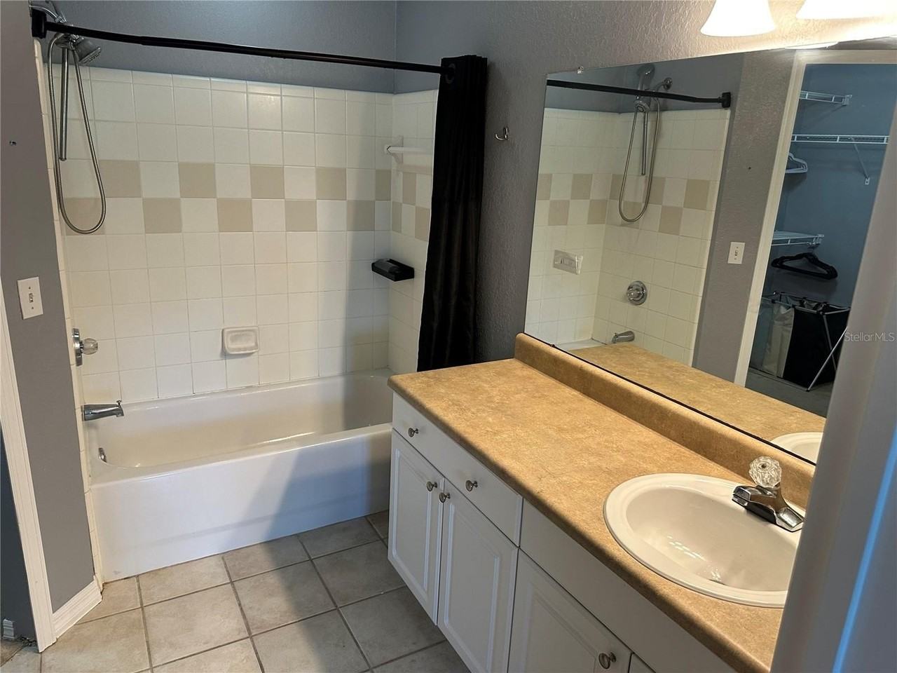 5601 Rosehill Rd #201 - Photo 6 of 21