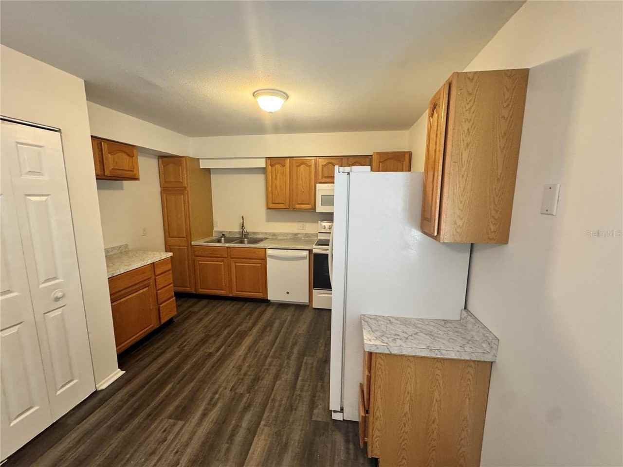 316 E Primrose Ln - Photo 4 of 13
