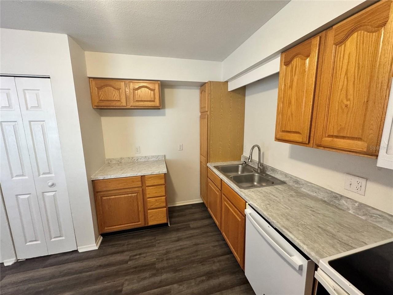 316 E Primrose Ln - Photo 5 of 13