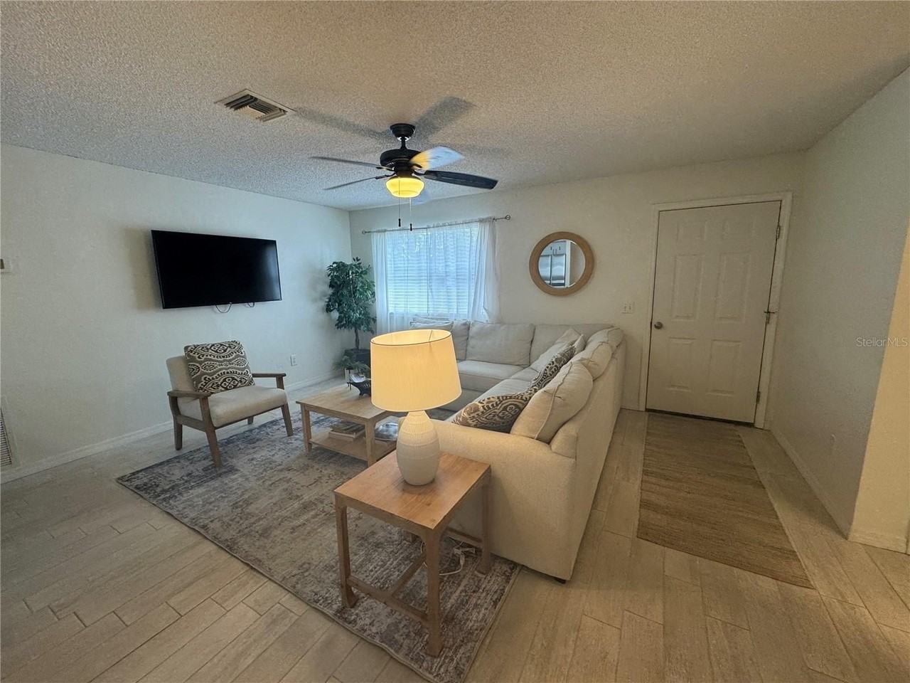 314 Juarez Way - Photo 2 of 17