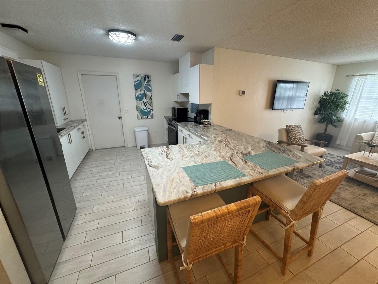 314 Juarez Way - Photo 5 of 17