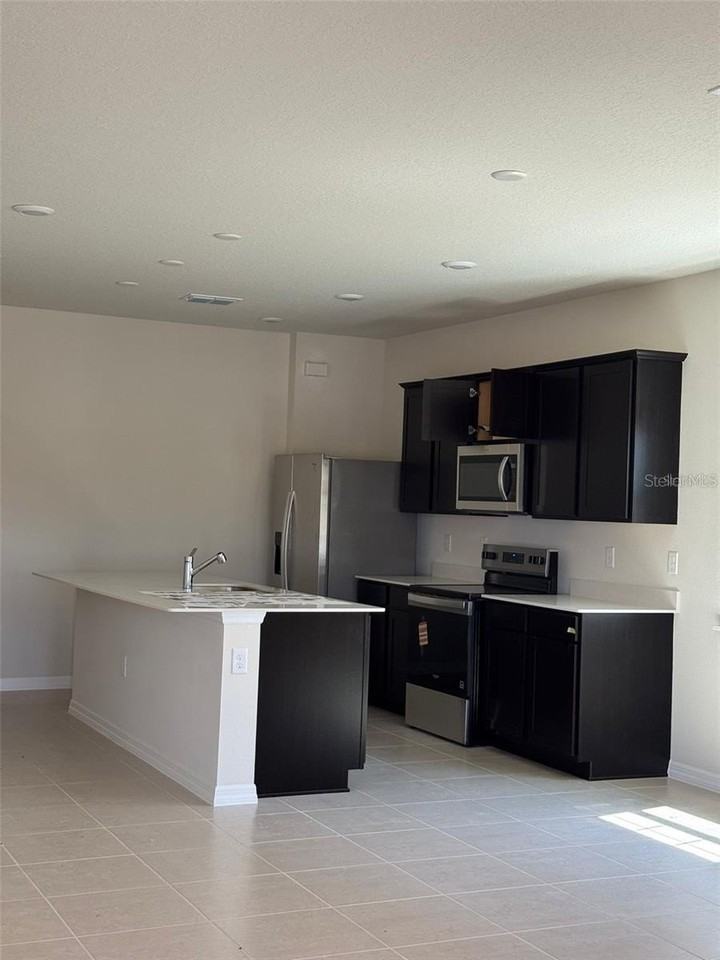 6385 Breeze Filled Ln - Photo 4 of 15