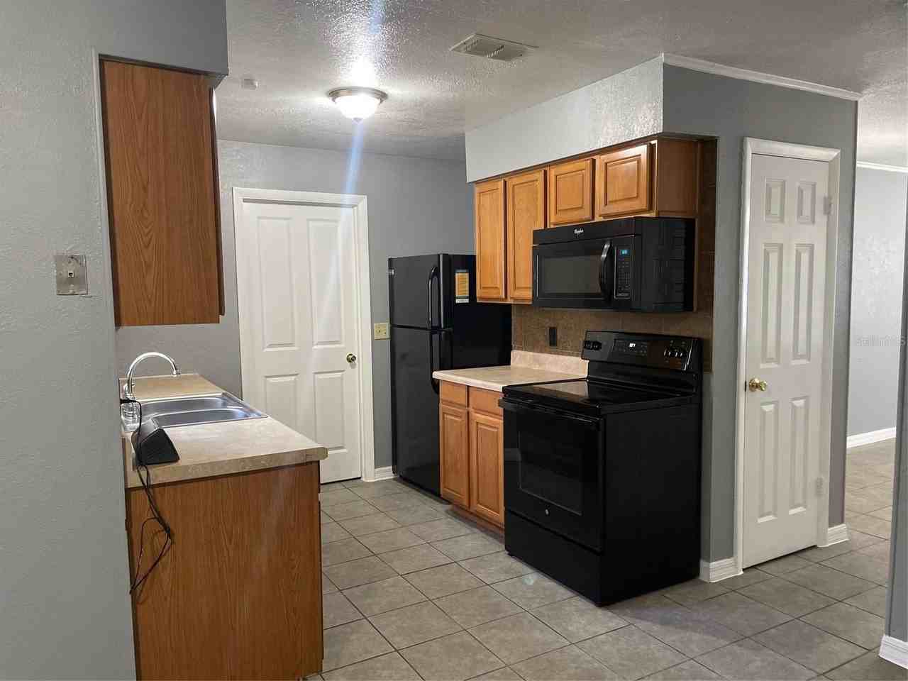 1935 W 14th St - Photo 6 of 22