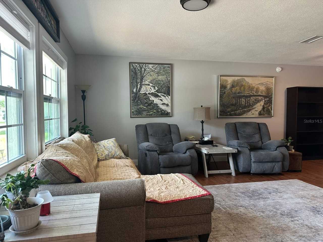 818 Mendoza Dr - Photo 3 of 4