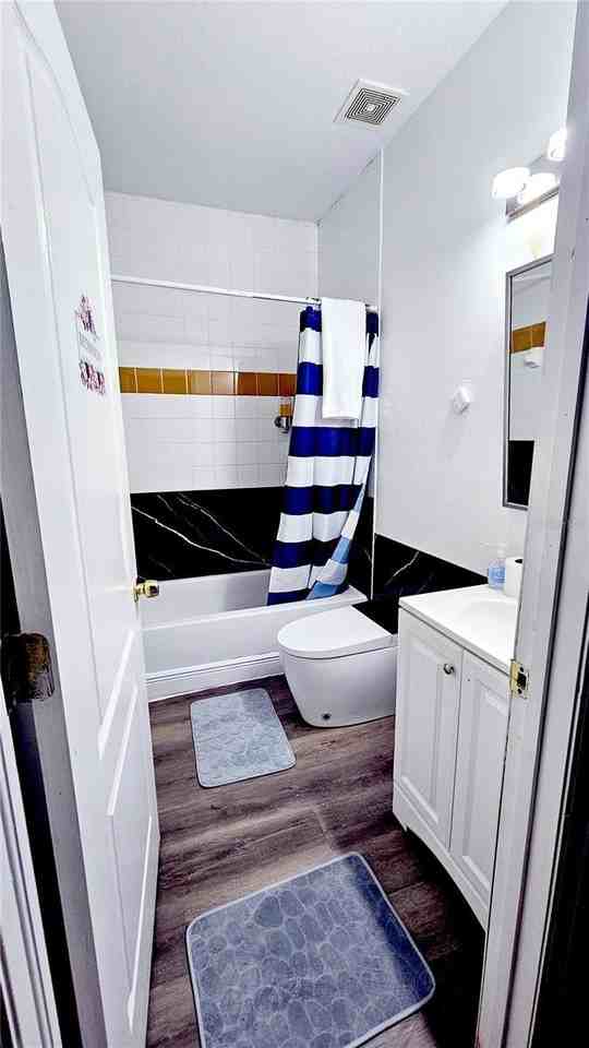 13612 N 21st St #2 - Photo 3 of 6