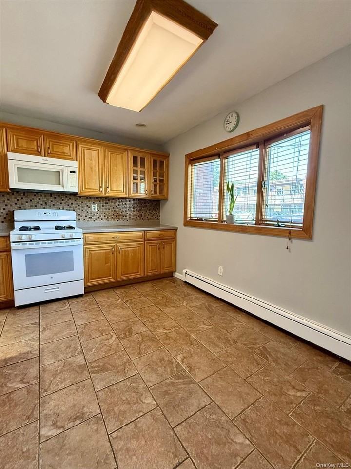 56 Coolidge St - Photo 3 of 24