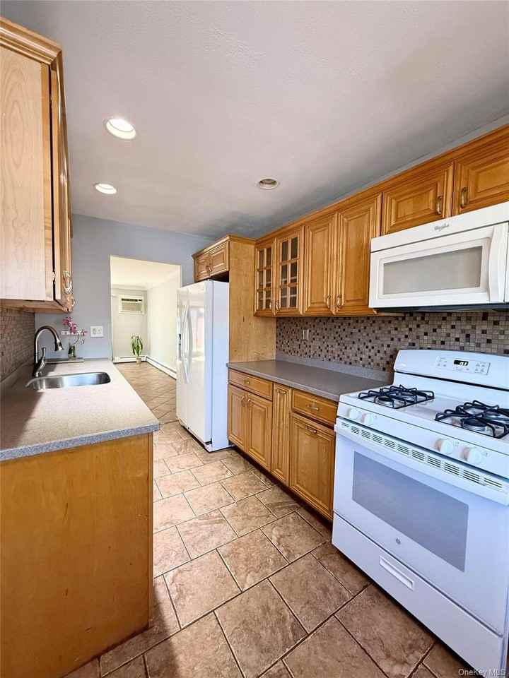 56 Coolidge St - Photo 5 of 24